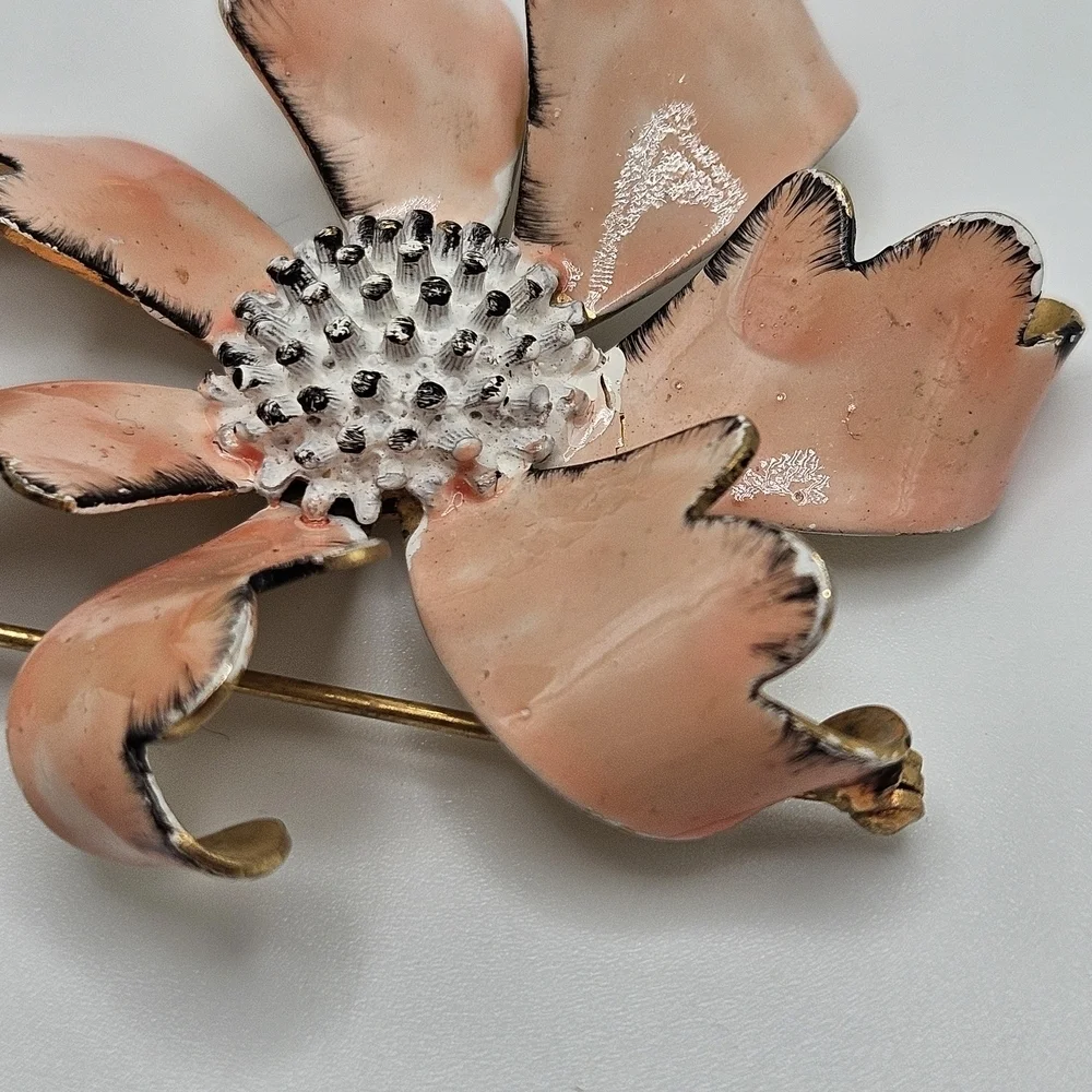 VINTAGE Weiss Signed 3D Pink Enamel Flower Gold Tone Brooch Pin